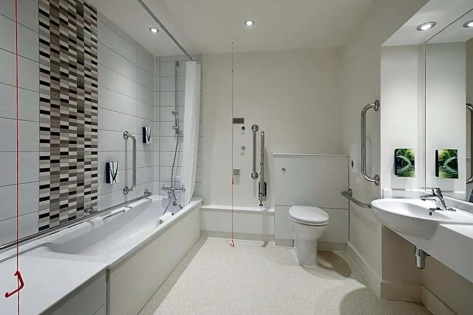 Premier Inn London Bank-1