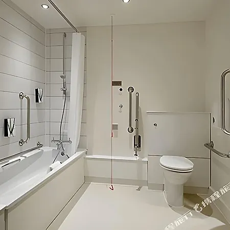 Premier Inn London Bank-2