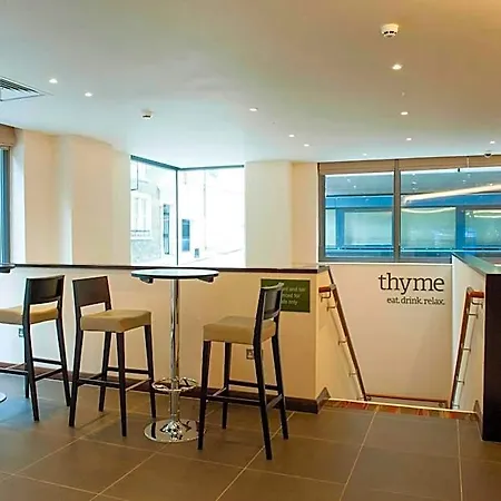 Premier Inn London Bank-3